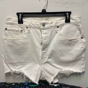 NWT White Levis Shorts size 32
